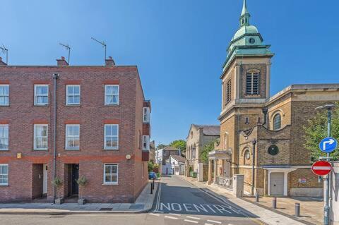 Holiday home Beautiful House On Stunning Richmond Hill *