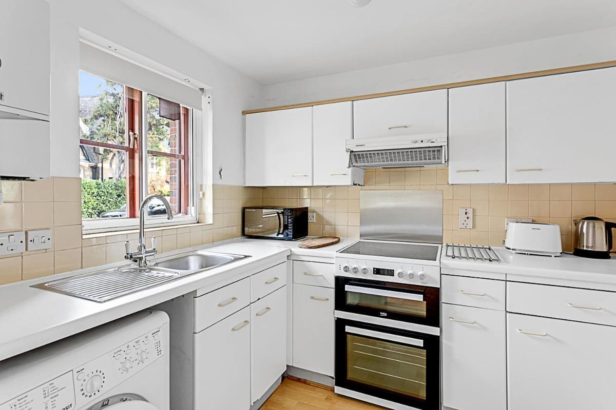Beautiful Three-bedroom House In Richmond * Richmond (Greater London)