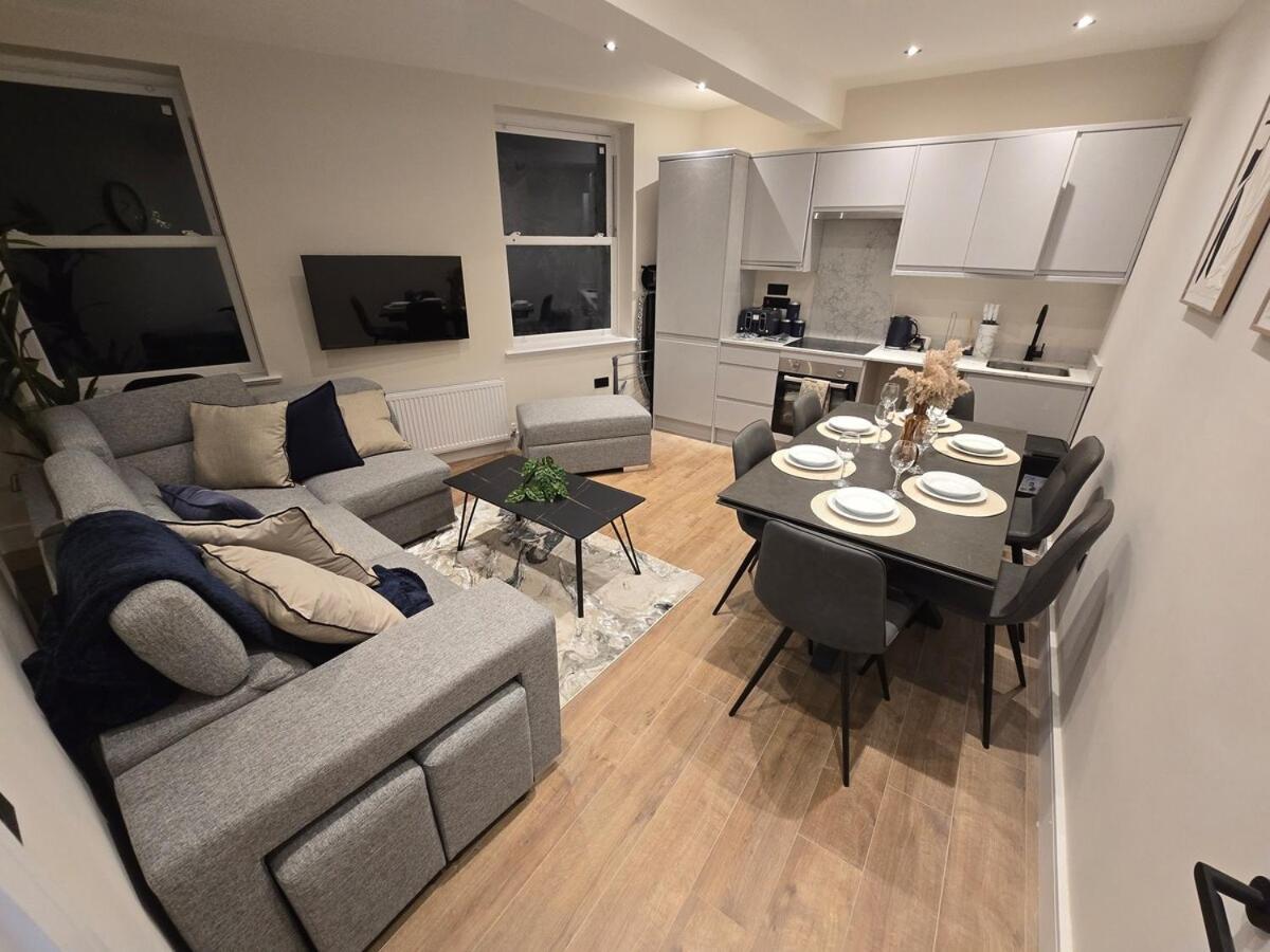 Kew View 2br Sleeps 9, Walk To Tube & Sights * Richmond (Greater London)