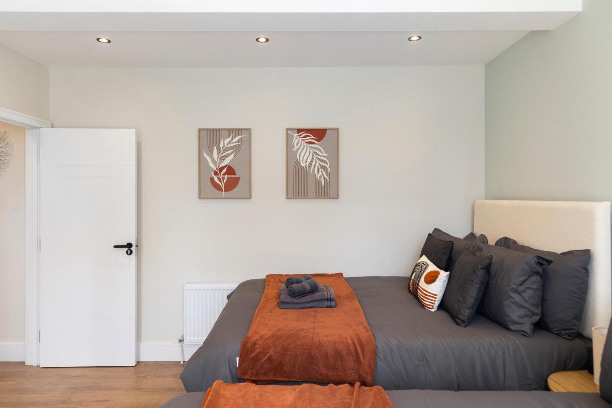 Kew Garden 2br Sleeps 9 Near London * Richmond (Greater London)