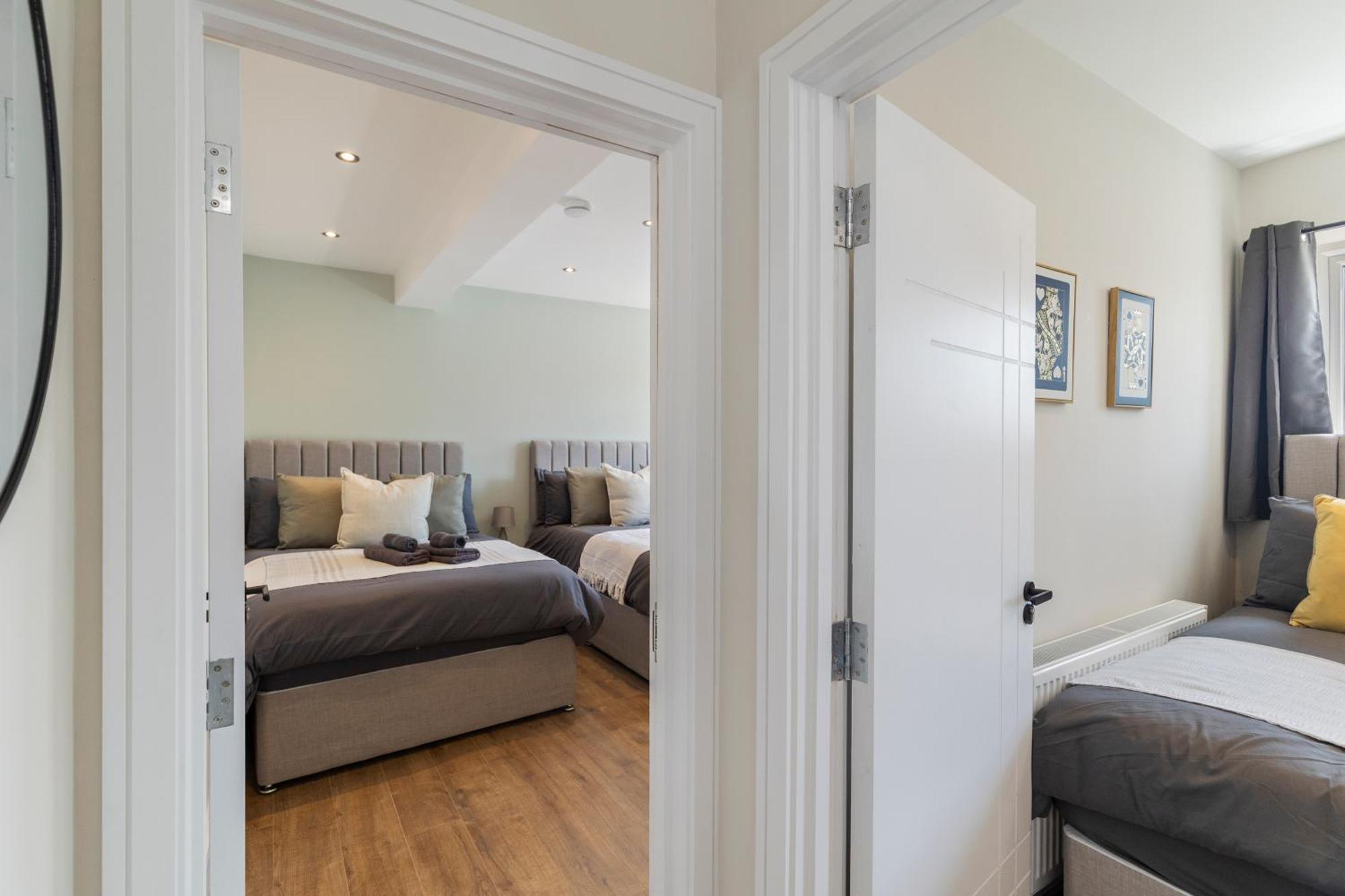 Kew View 2br Sleeps 9, Walk To Tube & Sights