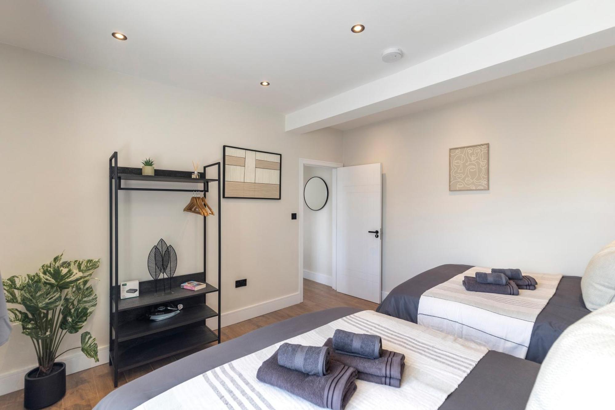 Apartment Kew View 2br Sleeps 9, Walk To Tube & Sights *