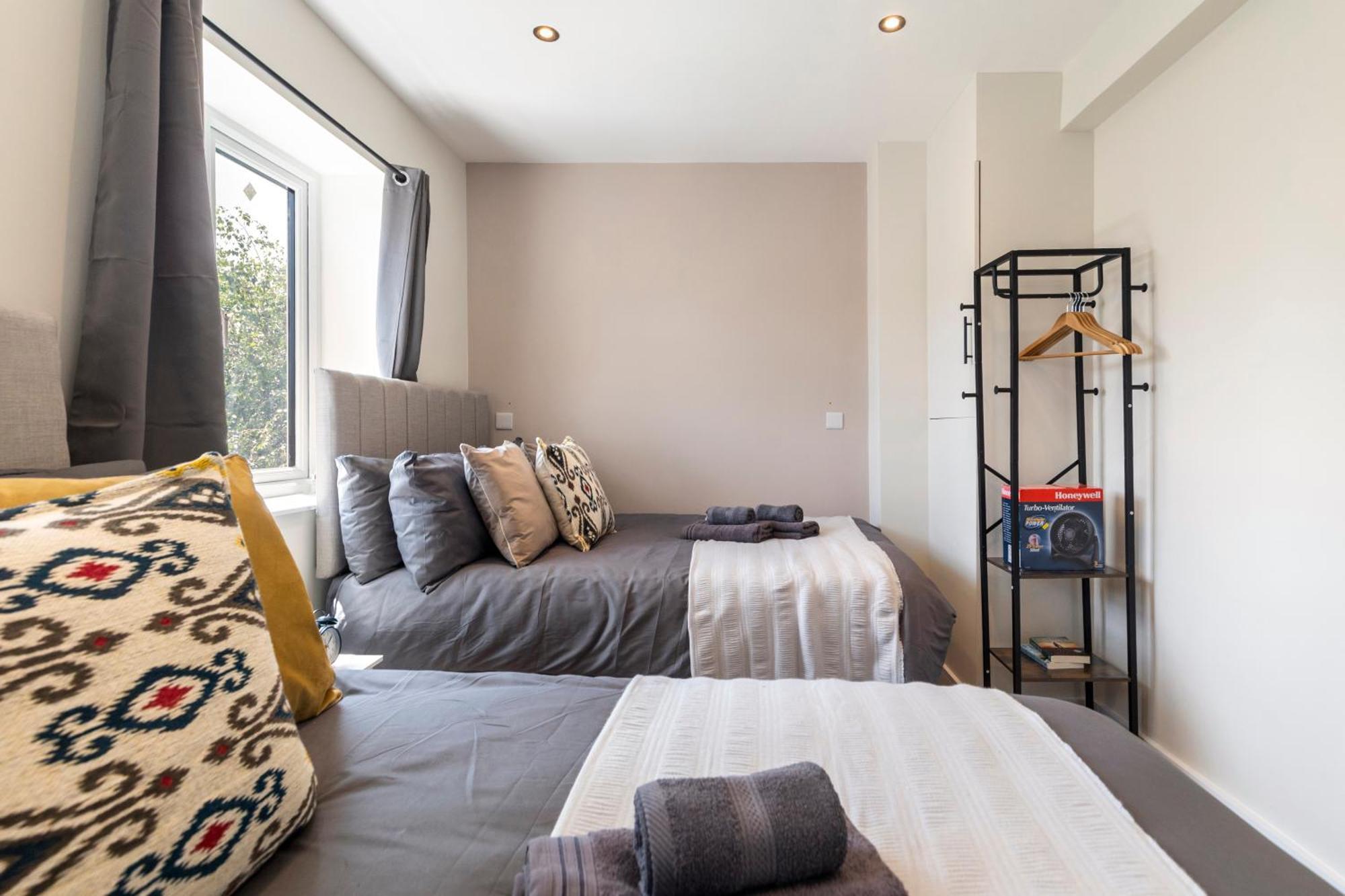 Kew View 2br Sleeps 9, Walk To Tube & Sights