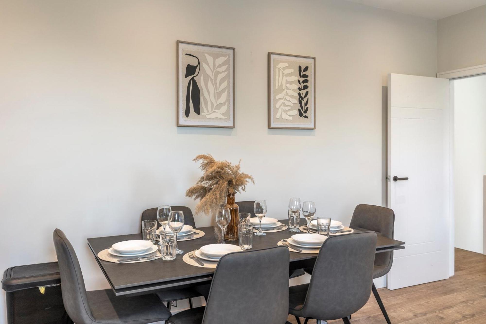 Kew View 2br Sleeps 9, Walk To Tube & Sights *