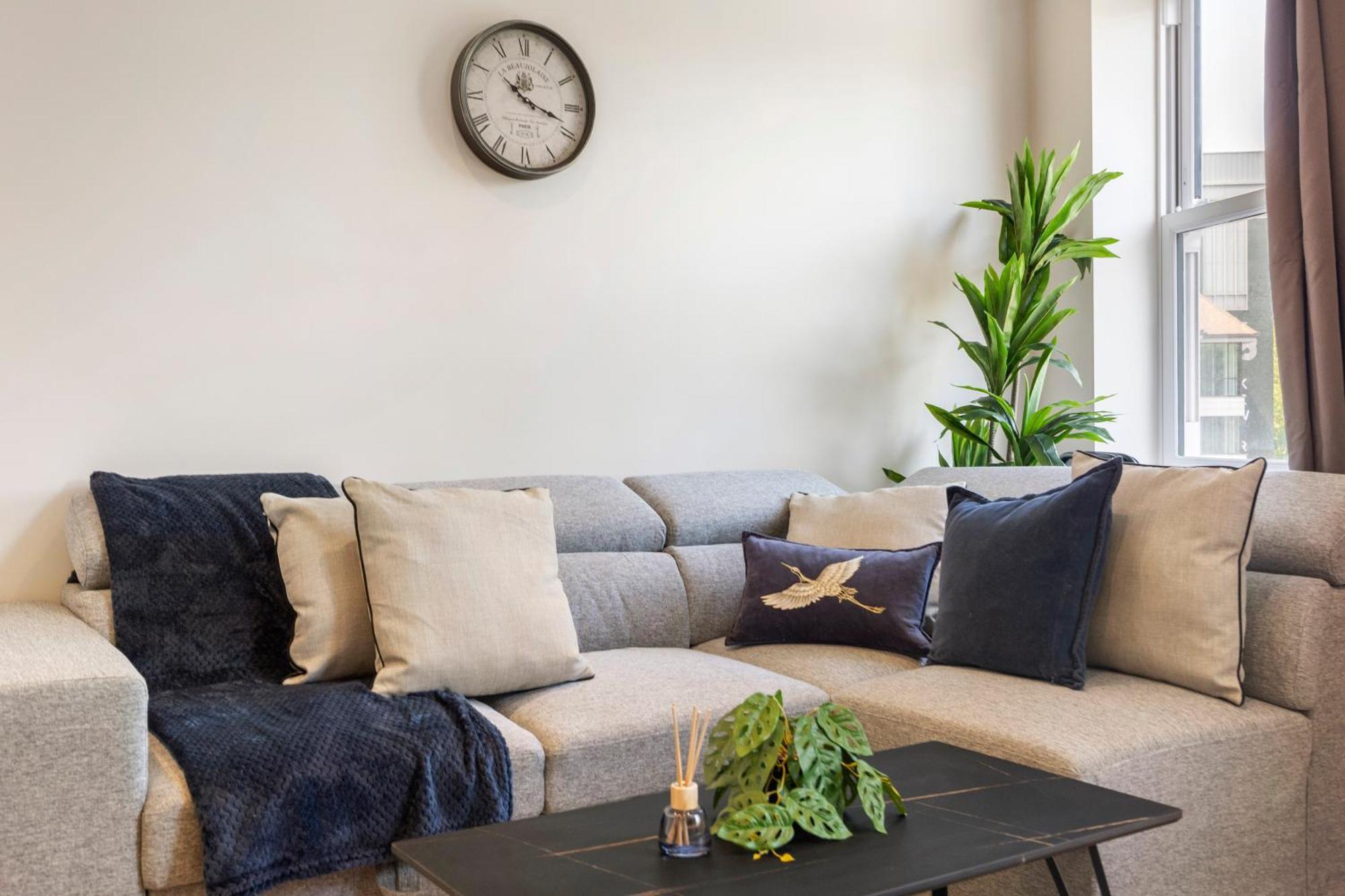 Kew View 2br Sleeps 9, Walk To Tube & Sights Apartment