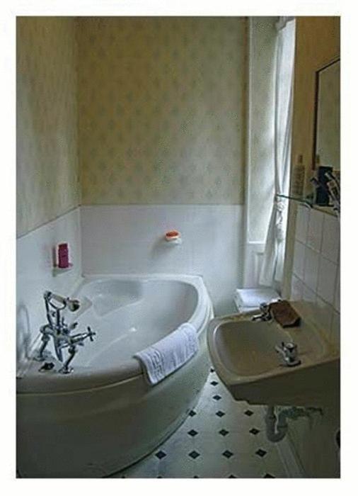Hobart Hall Hotel 3*