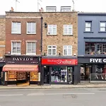 Large Luxury Studio In Heart Of Richmond