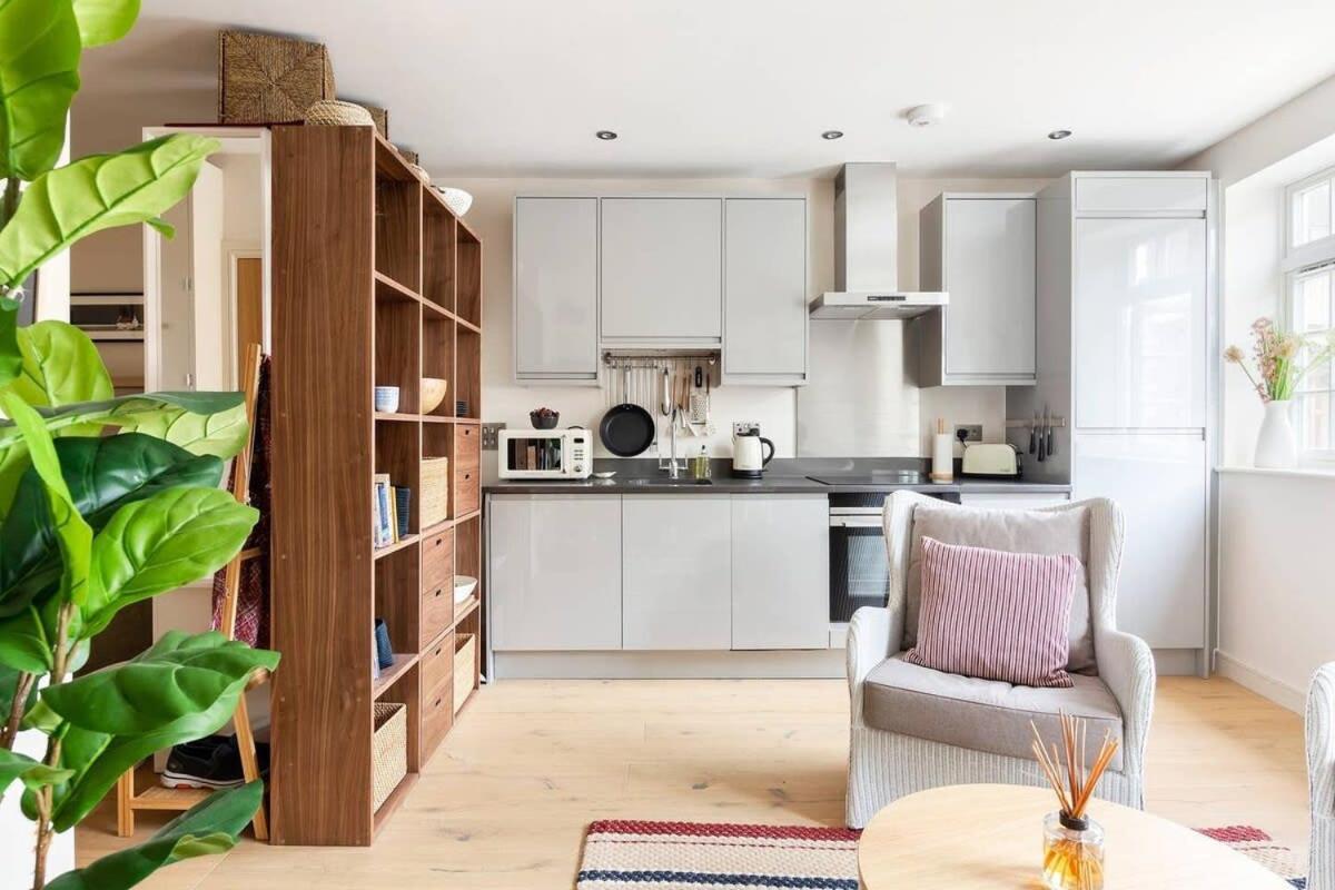 Large Luxury In Heart Of Richmond Richmond (Greater London)
