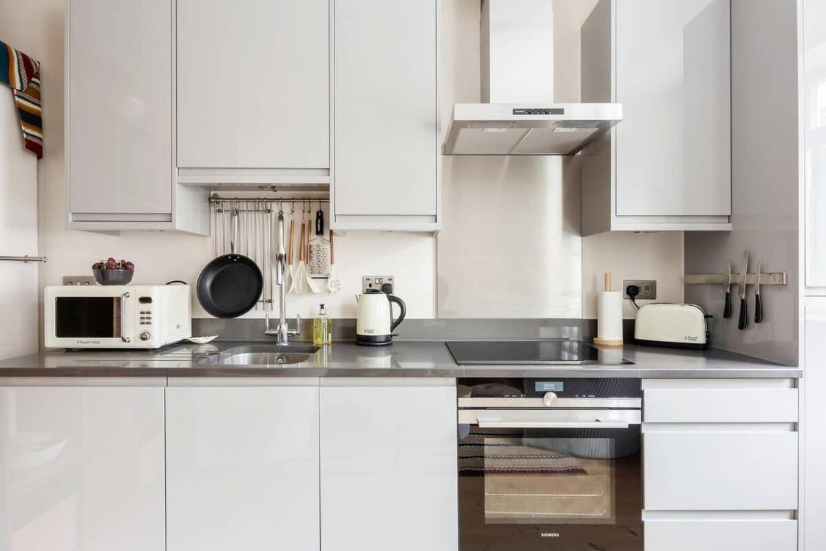 Large Luxury In Heart Of Richmond * Richmond (Greater London)