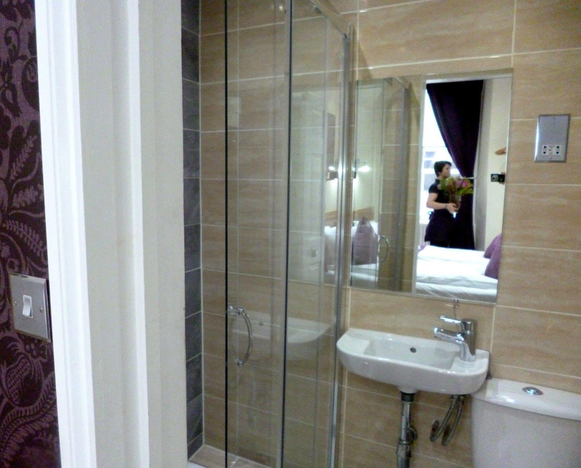 Cardiff 3* Richmond (Greater London)
