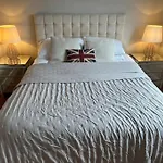 Richmond-On-Thames, London, Luxery Apparment With Balcony