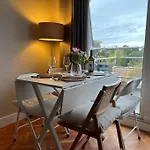 Richmond-On-Thames, London, Luxery Apparment With Balcony