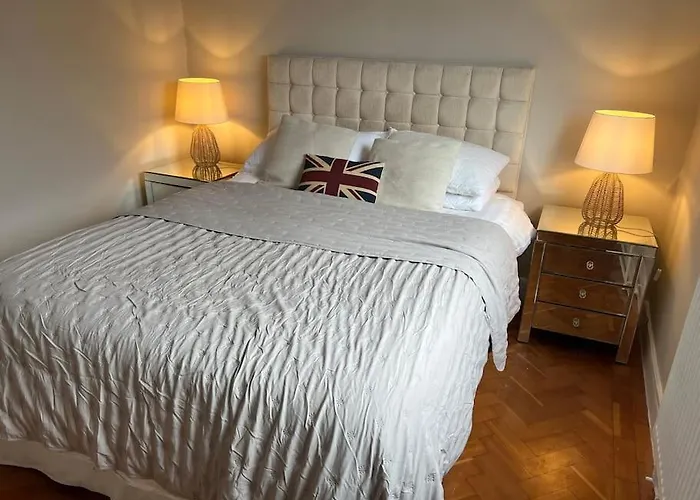 Richmond-On-Thames, London, Luxery Apparment With Balcony