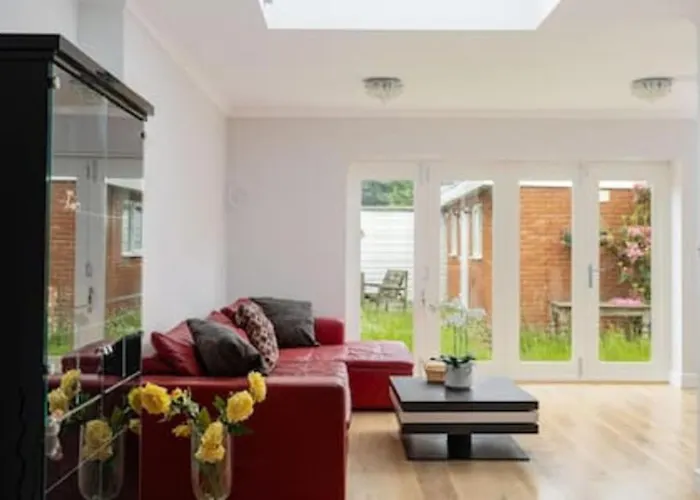 Tudor House - Kingston Luxury 5 Bed Villa