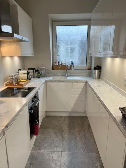 Richmond-on-thames, London, Luxery Apparment With Balcony * Richmond (Greater London)