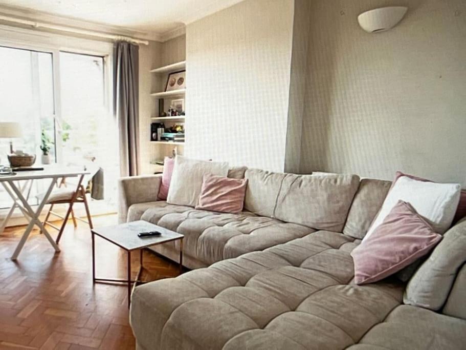 Apartment Richmond-on-thames, London, Luxery Apparment With Balcony