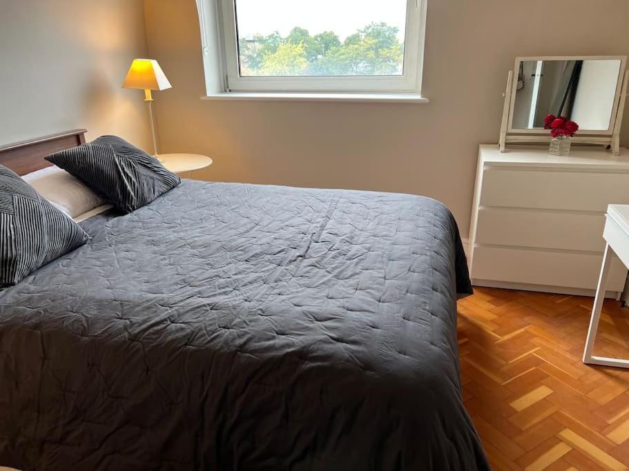 Richmond-on-thames, London, Luxery Apparment With Balcony Apartment
