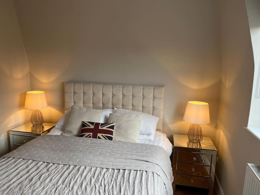 Richmond-on-thames, London, Luxery Apparment With Balcony Apartment *
