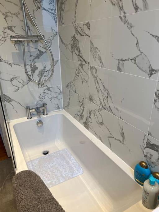 Richmond-on-thames, London, Luxery Apparment With Balcony Richmond (Greater London)
