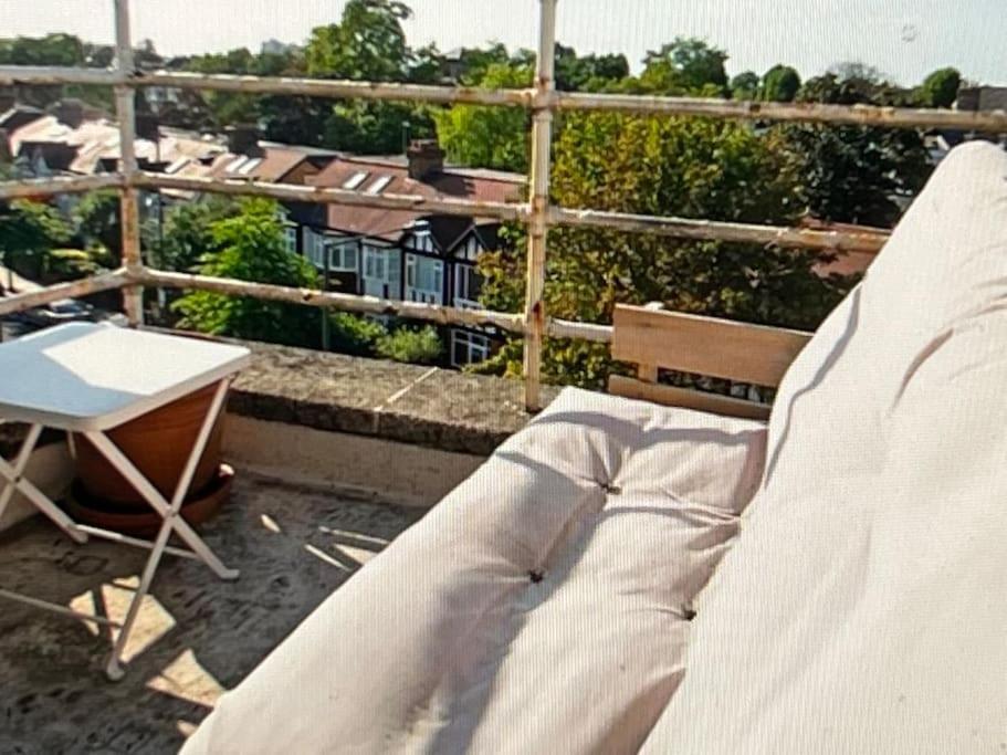 Richmond-on-thames, London, Luxery Apparment With Balcony