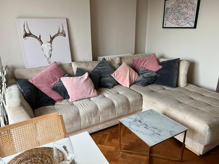 Apartment Richmond-on-thames, London, Luxery Apparment With Balcony *