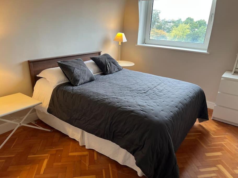 Richmond-on-thames, London, Luxery Apparment With Balcony