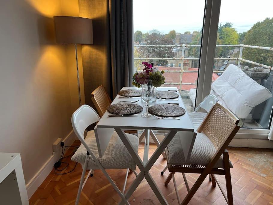Apartment Richmond-on-thames, London, Luxery Apparment With Balcony *