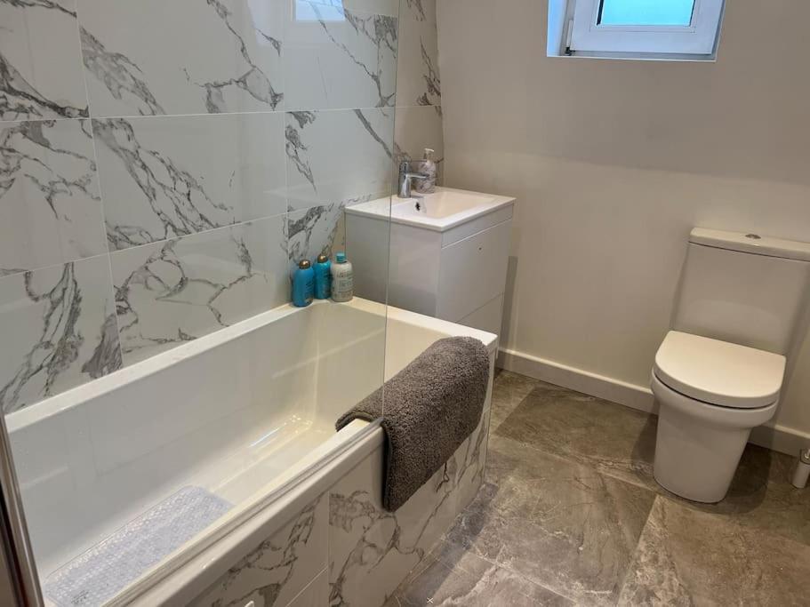 Apartment Richmond-on-thames, London, Luxery Apparment With Balcony *