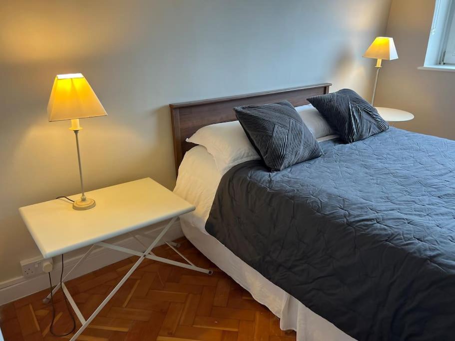 Richmond-on-thames, London, Luxery Apparment With Balcony Apartment *
