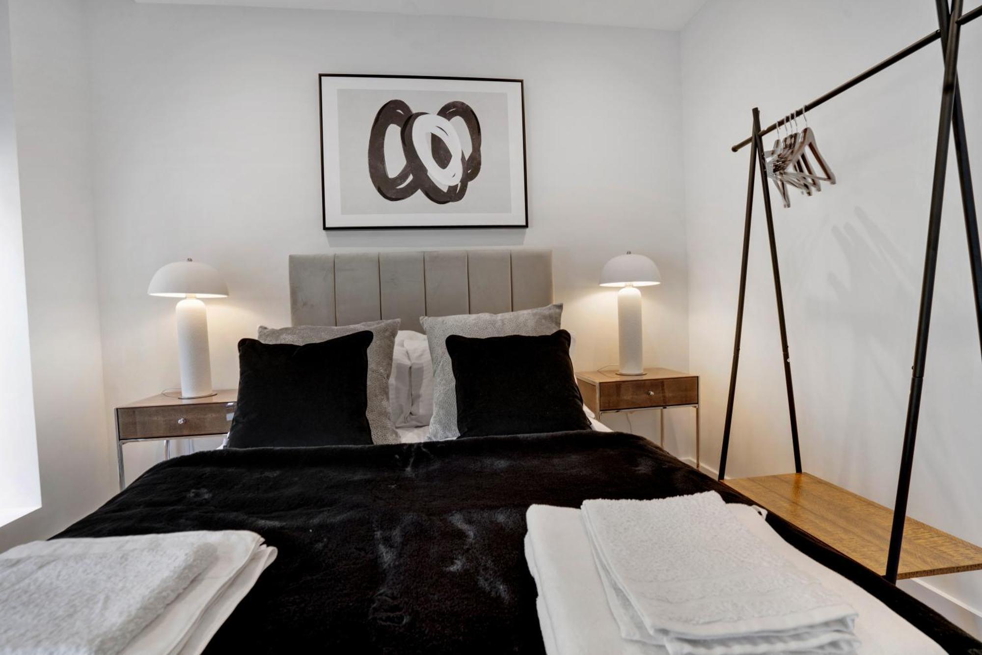 Super 3 Bed In Richmond Apartment *