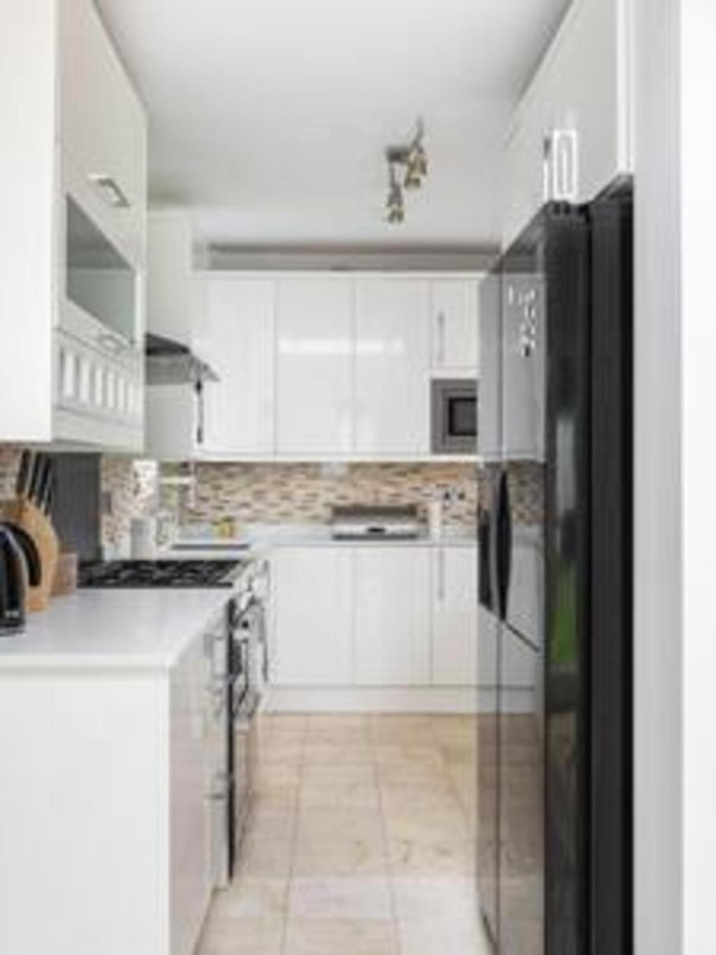 Tudor House - Kingston Luxury 5 Bed Holiday home