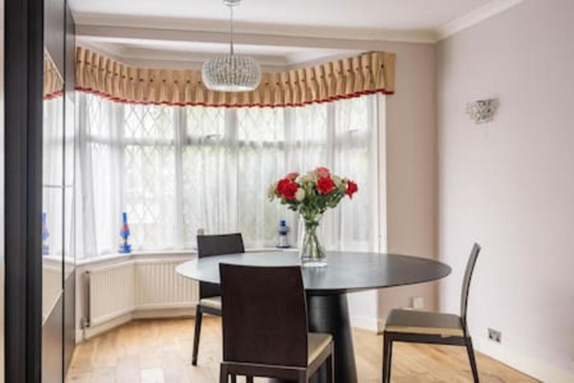 Tudor House - Kingston Luxury 5 Bed Holiday home