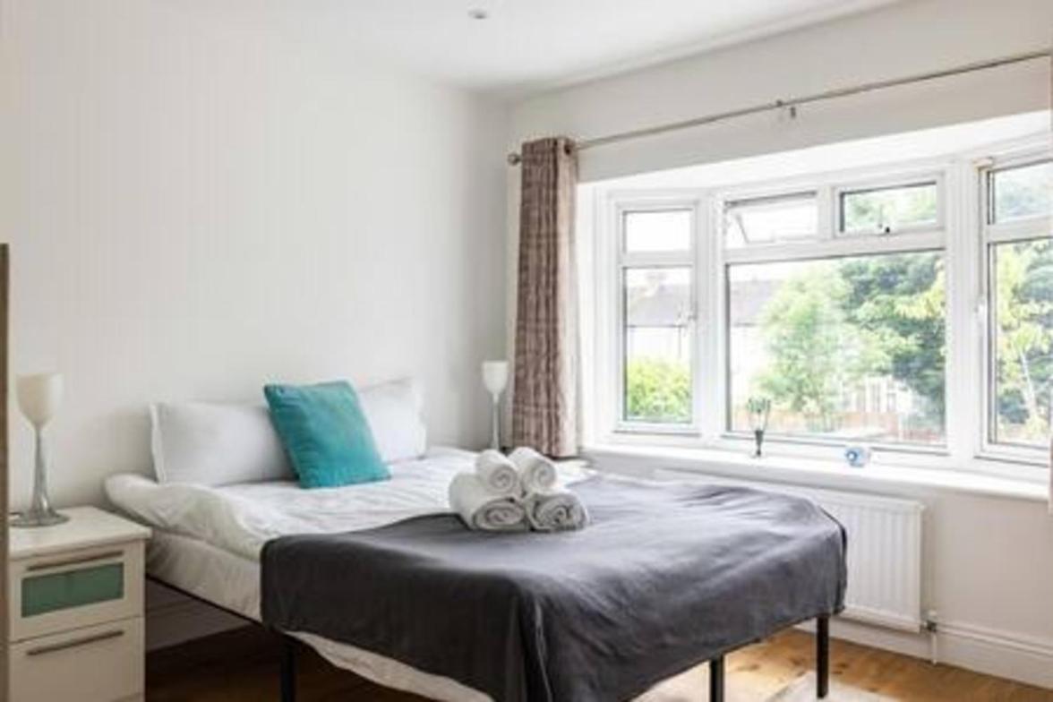 Tudor House - Kingston Luxury 5 Bed Holiday home *