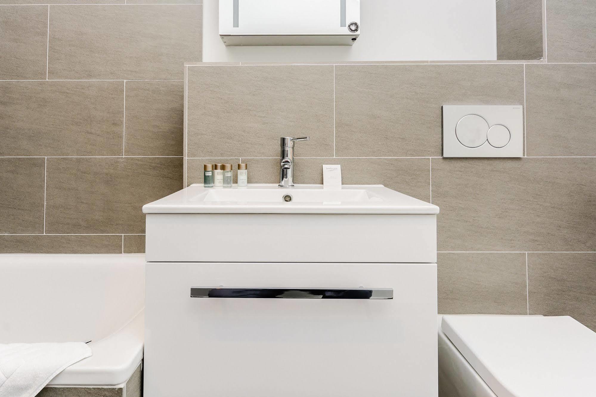 Richmond Ibis House By Viridian 4*